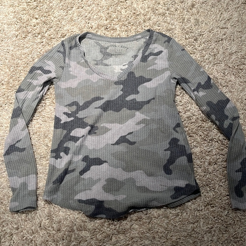 Camo long sleeve v-neck